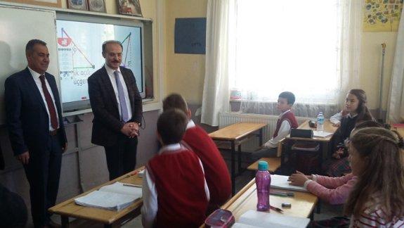 Sayın Valimiz Çakmak İlkokulu  ve Gazipaşa Ortaokulunu ziyaret etti.