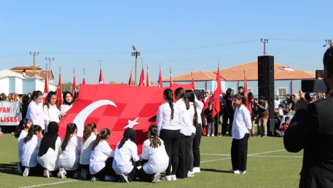 29 Ekim Cumhuriyet Bayramı ve Türkiye Cumhuriyetin kuruluşunun 101. yıldönümü ilçemizde coşkuyla kutlandı. 