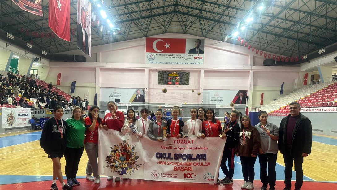  Yıldızlar Kız Voleybol Turnuvasında il üçüncüsü olduk...